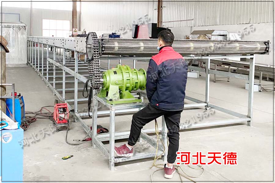 網(wǎng)帶輸送機